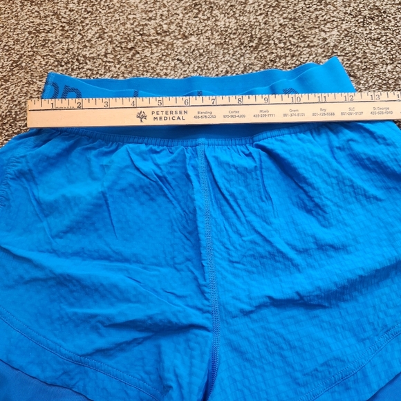 Lululemon Logo Waistband HR Train Short Size 6 - Picture 6 of 7